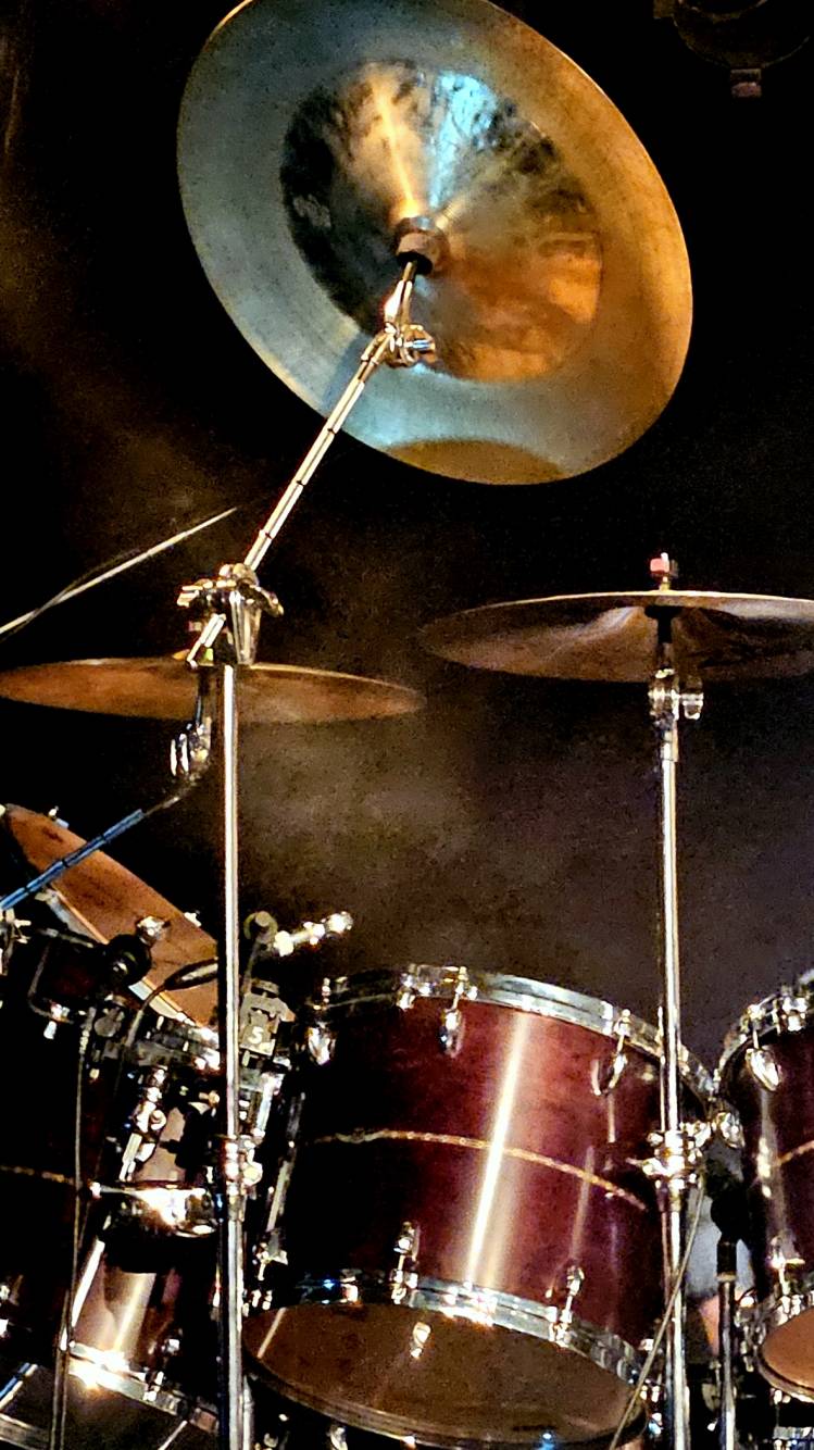 Drumset II - in die Höhe 20260519_212621 Was Großzügigkeit so mächtig macht